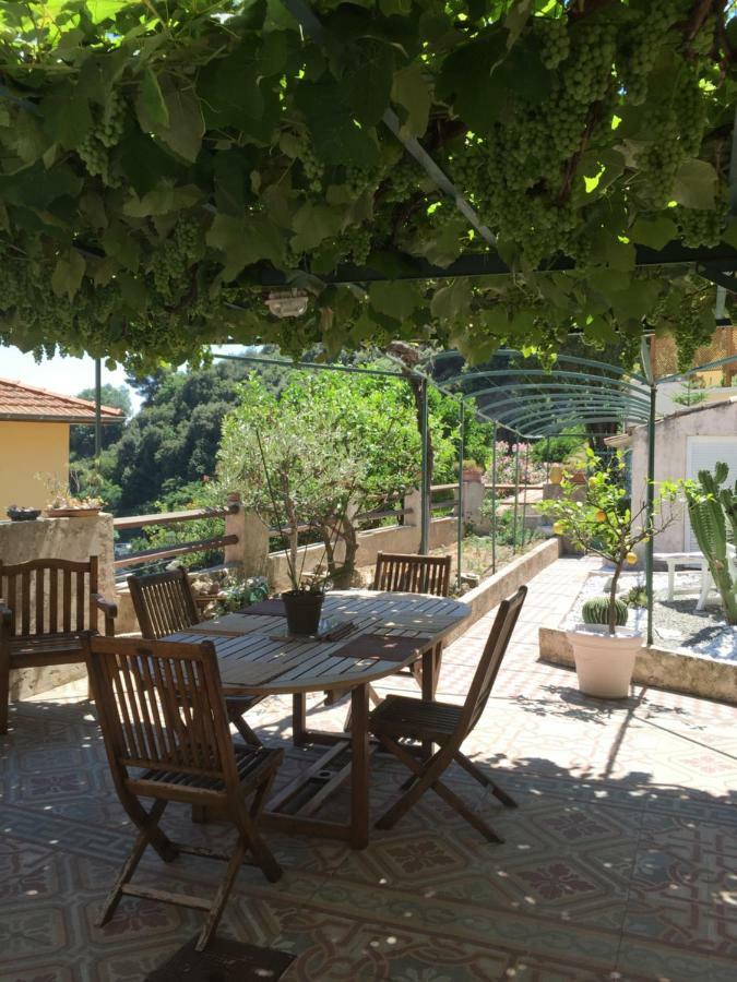La maison des vacances Menton Extérieur photo