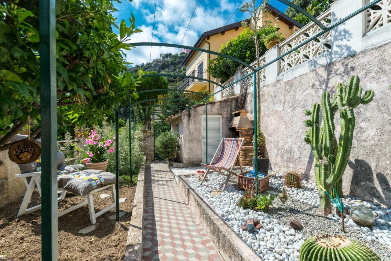 La maison des vacances Menton Extérieur photo